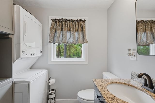 17 Unicorn Circle, Amesbury, MA 01913