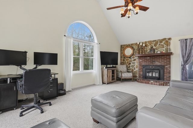 17 Unicorn Circle, Amesbury, MA 01913