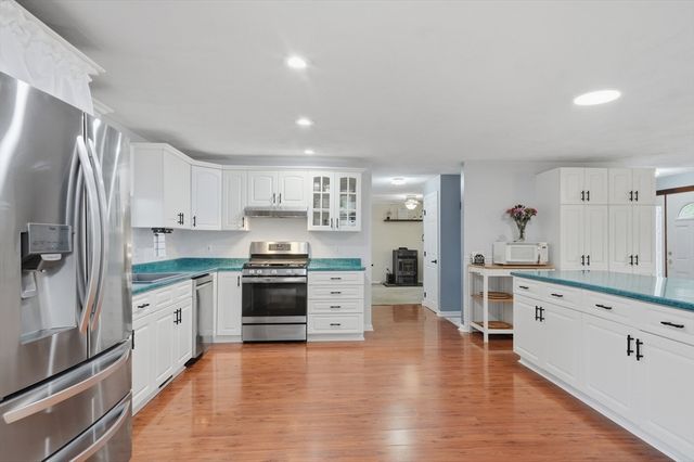 17 Unicorn Circle, Amesbury, MA 01913