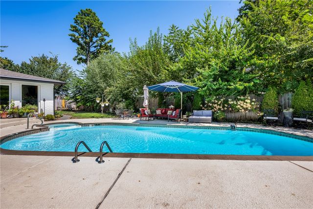 404 NW H Street, Bentonville, AR 72712