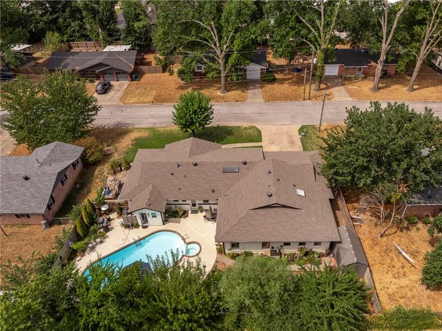 404 NW H Street, Bentonville, AR 72712