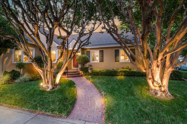 3435 Land Park Dr, Sacramento, CA 95818