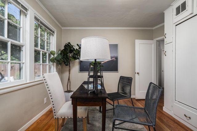 3435 Land Park Dr, Sacramento, CA 95818
