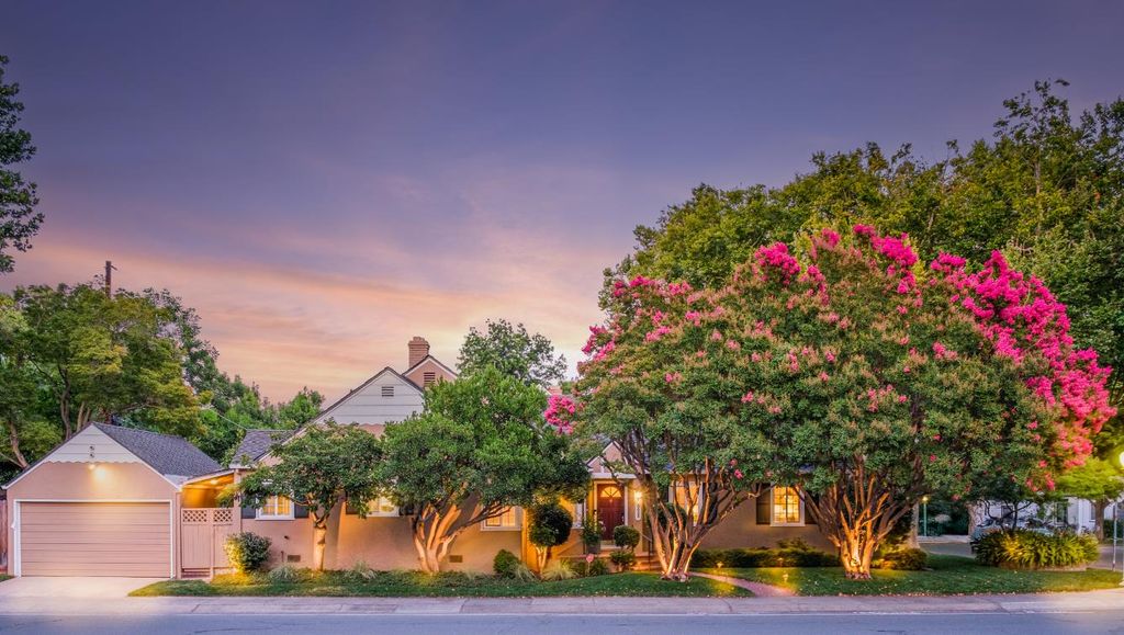 3435 Land Park Dr, Sacramento, CA 95818