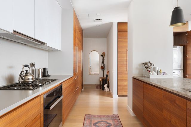 2121 31st St Apt 4E, New York City, NY 11105