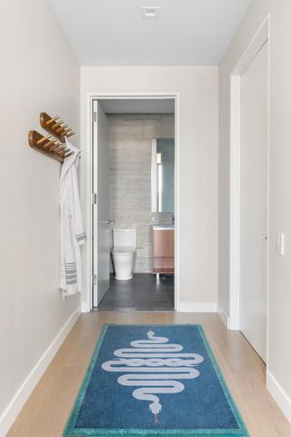 2121 31st St Apt 4E, New York City, NY 11105