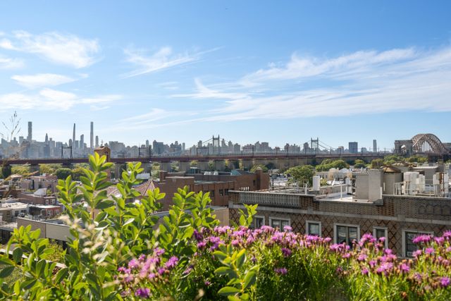 2121 31st St Apt 4E, New York City, NY 11105