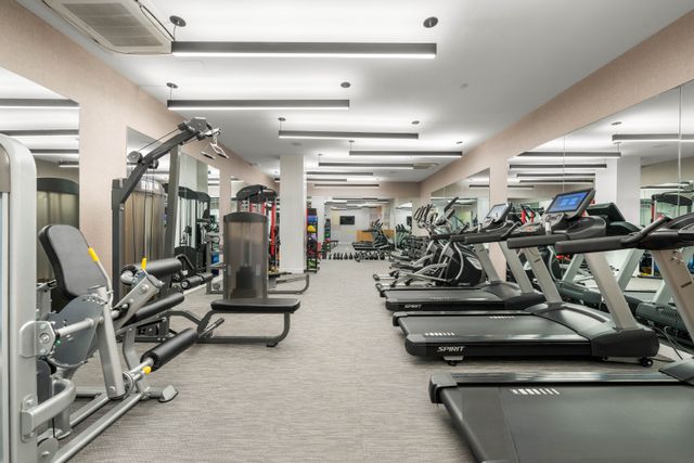 2121 31st St Apt 4E, New York City, NY 11105