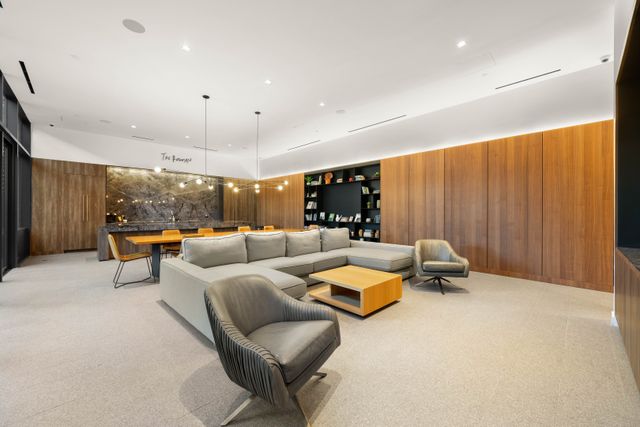 2121 31st St Apt 4E, New York City, NY 11105