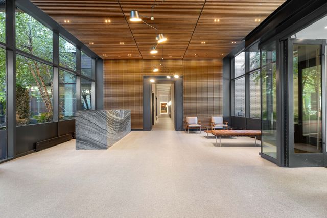 2121 31st St Apt 4E, New York City, NY 11105