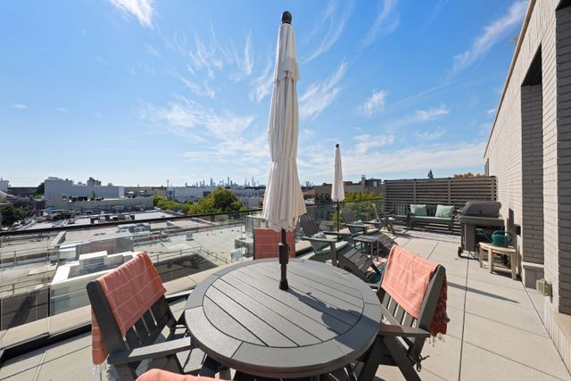 2121 31st St Apt 4E, New York City, NY 11105