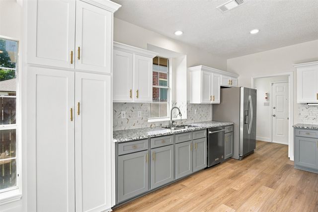 2124 Newport Drive, Flower Mound, TX 75028
