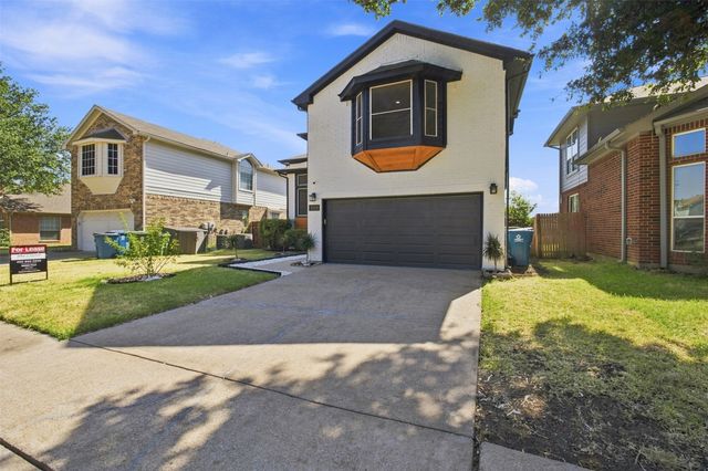 2124 Newport Drive, Flower Mound, TX 75028