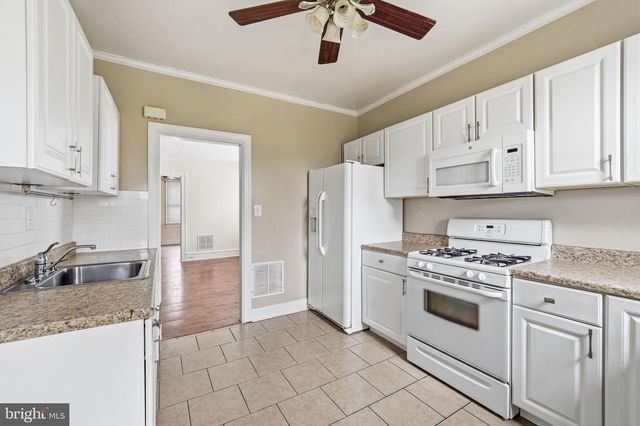 119-121 GRANDVIEW AVE, Pitman, NJ 08071