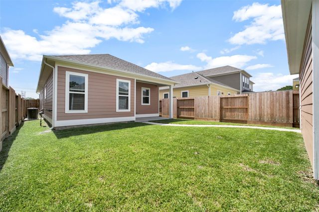 2517 S Houston Avenue, Pearland, TX 77581