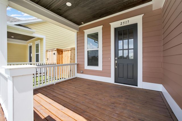 2517 S Houston Avenue, Pearland, TX 77581