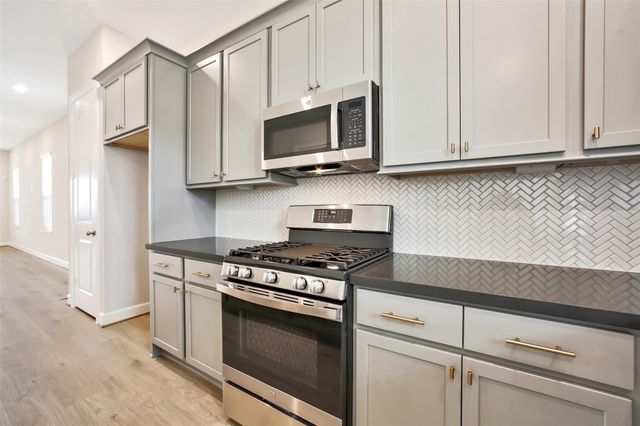 2517 S Houston Avenue, Pearland, TX 77581