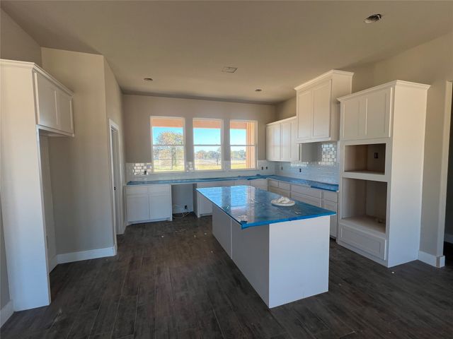 105 Cattleman Drive, Springtown, TX 76082