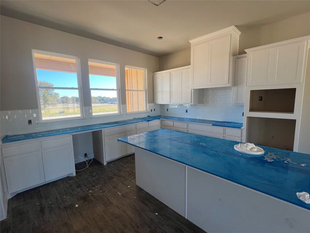 105 Cattleman Drive, Springtown, TX 76082