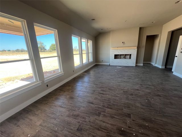 105 Cattleman Drive, Springtown, TX 76082