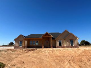 105 Cattleman Drive, Springtown, TX 76082