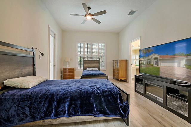 7004 SE Twin Oaks Circle, Stuart, FL 34997