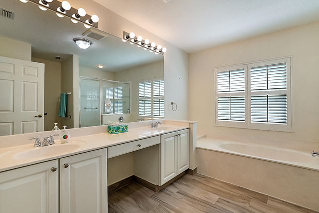 7004 SE Twin Oaks Circle, Stuart, FL 34997