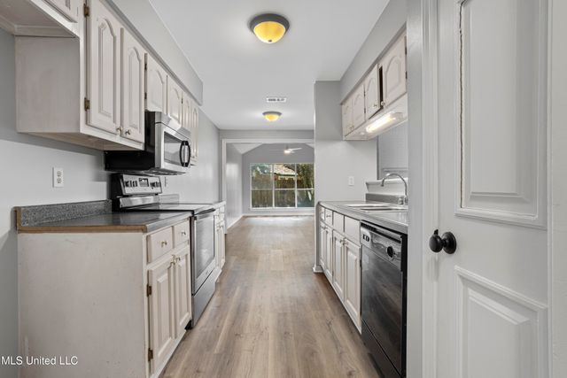 92 Hunter Drive, Ocean Springs, MS 39564