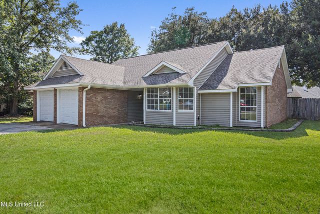 92 Hunter Drive, Ocean Springs, MS 39564