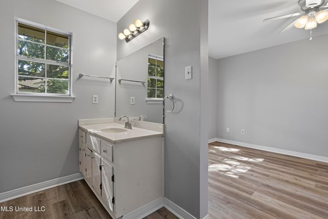 92 Hunter Drive, Ocean Springs, MS 39564