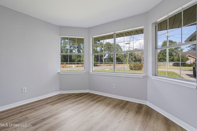 92 Hunter Drive, Ocean Springs, MS 39564
