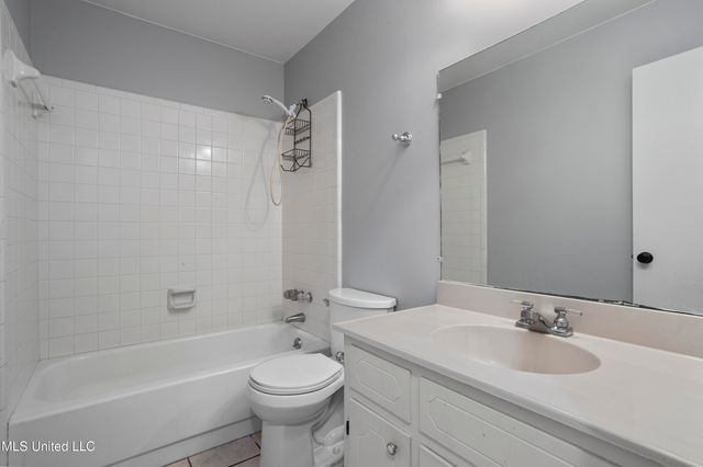 92 Hunter Drive, Ocean Springs, MS 39564