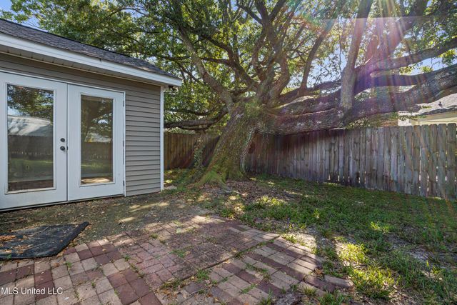 92 Hunter Drive, Ocean Springs, MS 39564