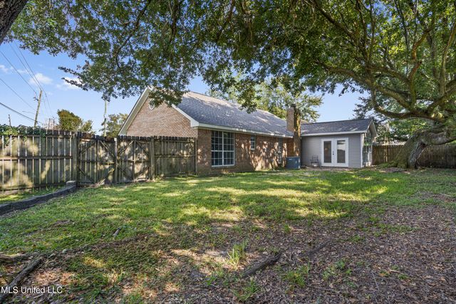 92 Hunter Drive, Ocean Springs, MS 39564