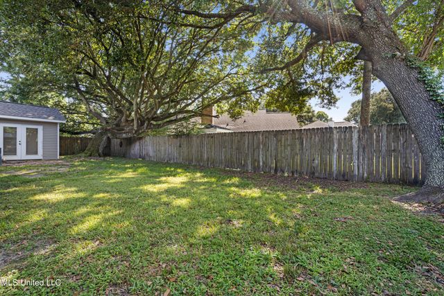 92 Hunter Drive, Ocean Springs, MS 39564
