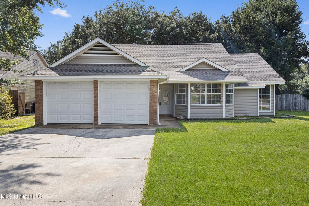 92 Hunter Drive, Ocean Springs, MS 39564