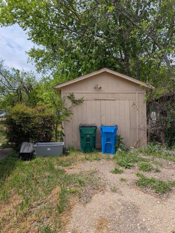 301 Park ST, Taylor, TX 76574