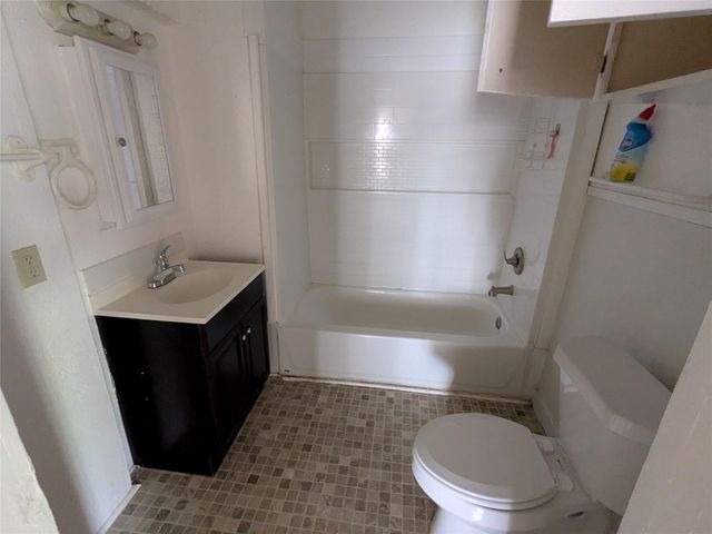 301 Park ST, Taylor, TX 76574