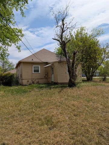 301 Park ST, Taylor, TX 76574
