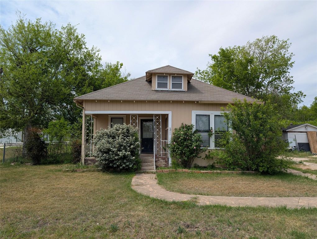 301 Park ST, Taylor, TX 76574
