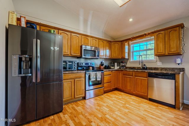 137 Sunrise Meadow Court, Mount Carmel, TN 37645