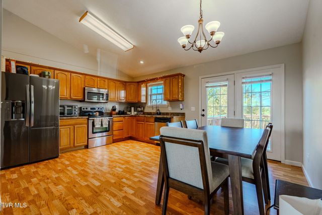 137 Sunrise Meadow Court, Mount Carmel, TN 37645