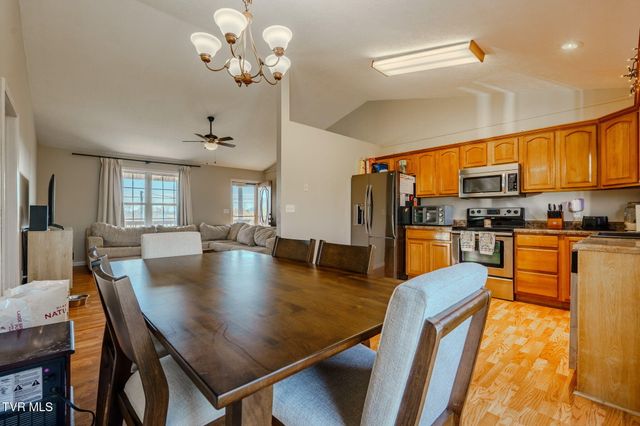 137 Sunrise Meadow Court, Mount Carmel, TN 37645