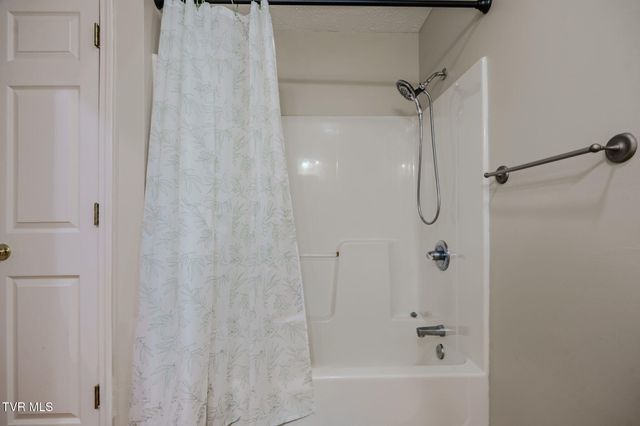 137 Sunrise Meadow Court, Mount Carmel, TN 37645