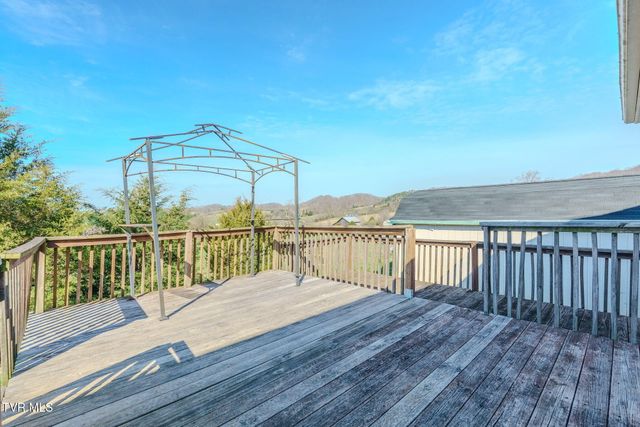 137 Sunrise Meadow Court, Mount Carmel, TN 37645