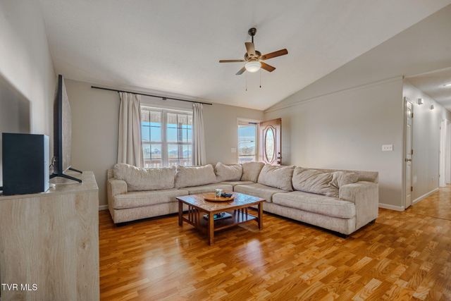 137 Sunrise Meadow Court, Mount Carmel, TN 37645