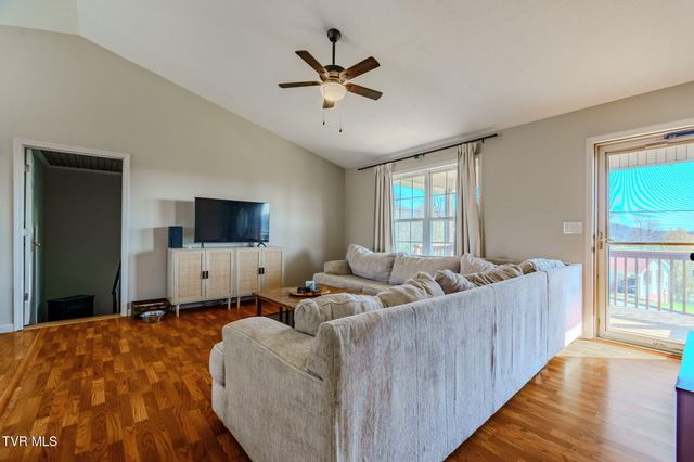 137 Sunrise Meadow Court, Mount Carmel, TN 37645