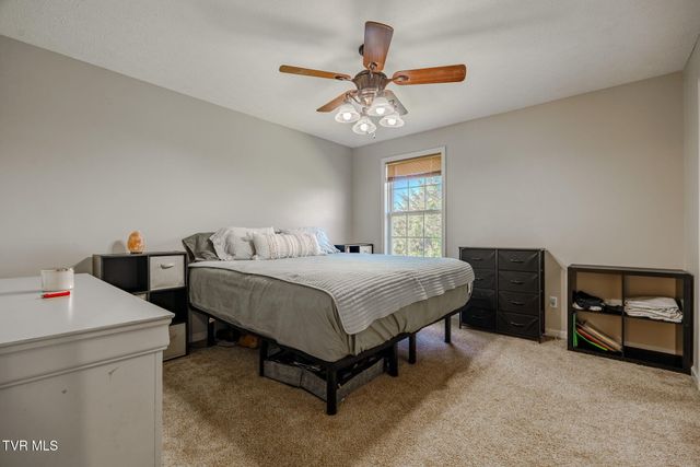 137 Sunrise Meadow Court, Mount Carmel, TN 37645