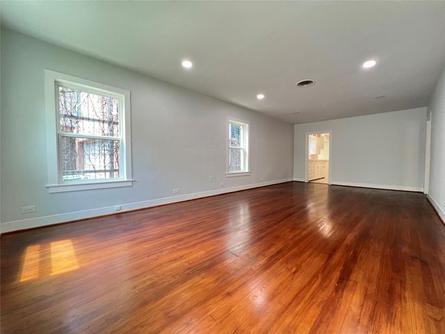 2420 White Oak Drive, Houston, TX 77009