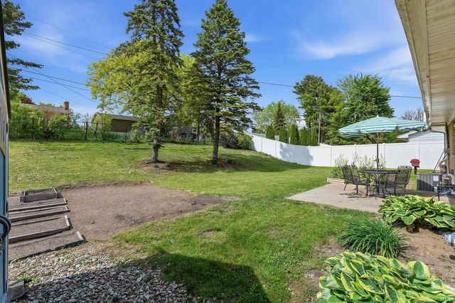 2643 Summit Ridge Drive, South Bend, IN 46628